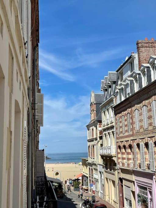 A Cote De La Avec Balcon Filant