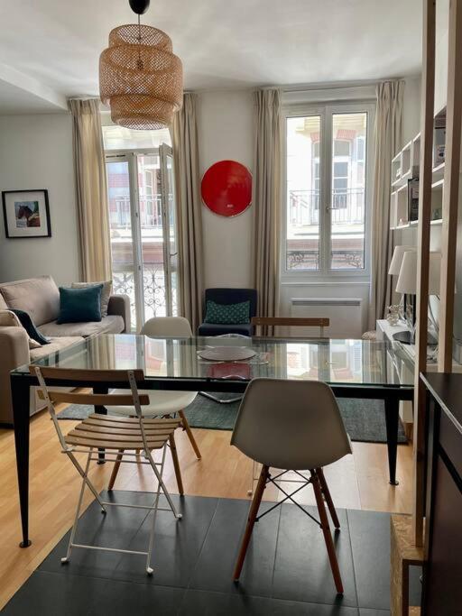A Cote De La Avec Balcon Filant Apartment